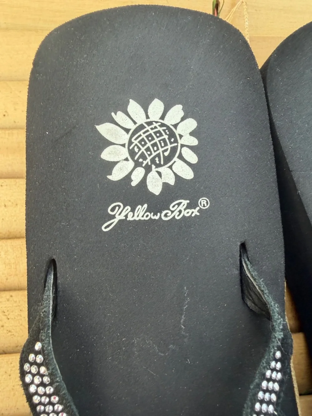 Women Used Shoes Black Rhinestone Strap Flip Flop Sandals - Picture 5 of 7